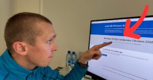 Jörgen Metsalu vaatamas millal oli suurim Windows 10 uuendus