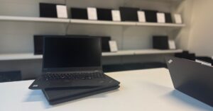 Pildil on Lenvo Thinkpad T15 Gen 1 sülearvuti 1it arvutipoes salongis Sõpruse pst 33, Tallinn